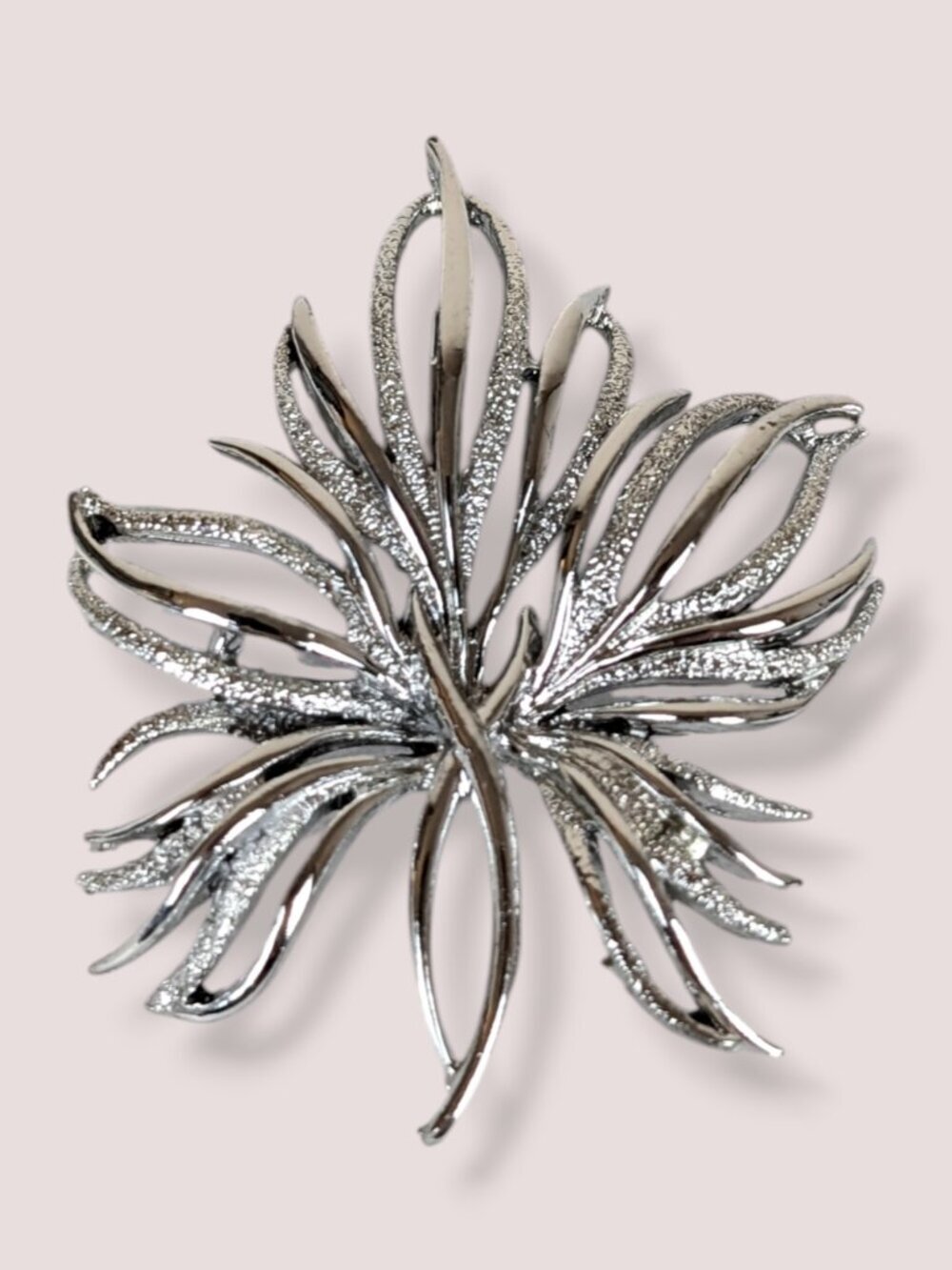 Vintage Textured Leaf Cut Out Brooch